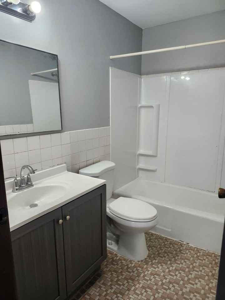 Village Green Apartment - Photo 5 of 7