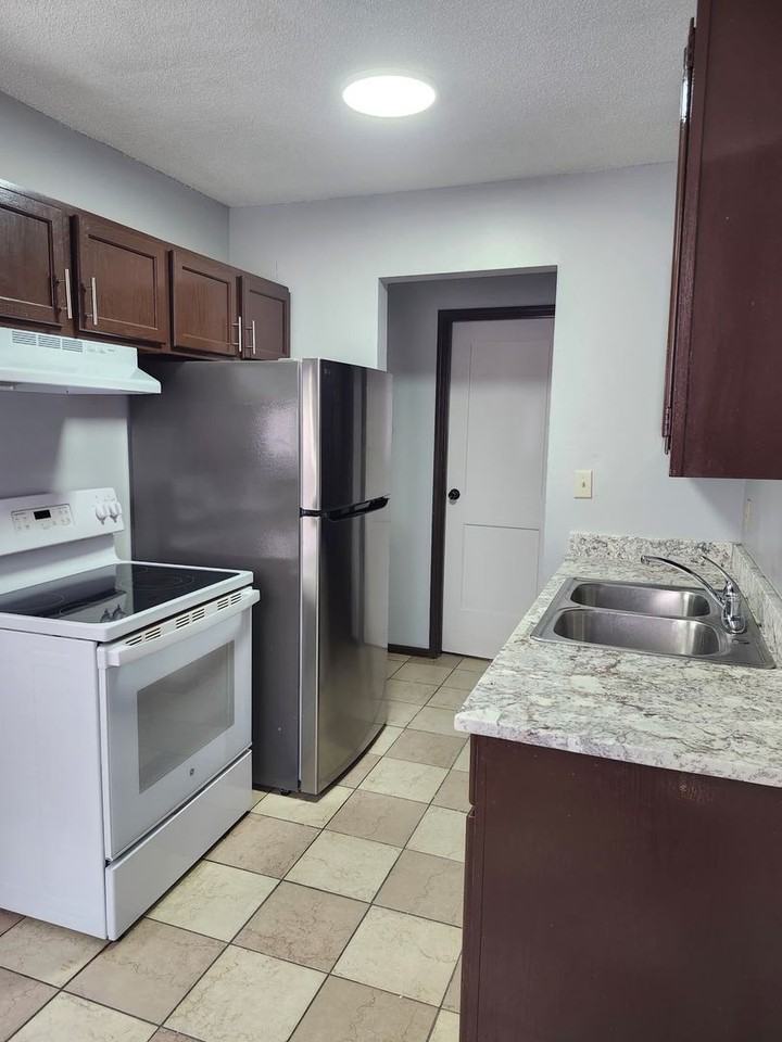 Village Green Apartment - Photo 7 of 7