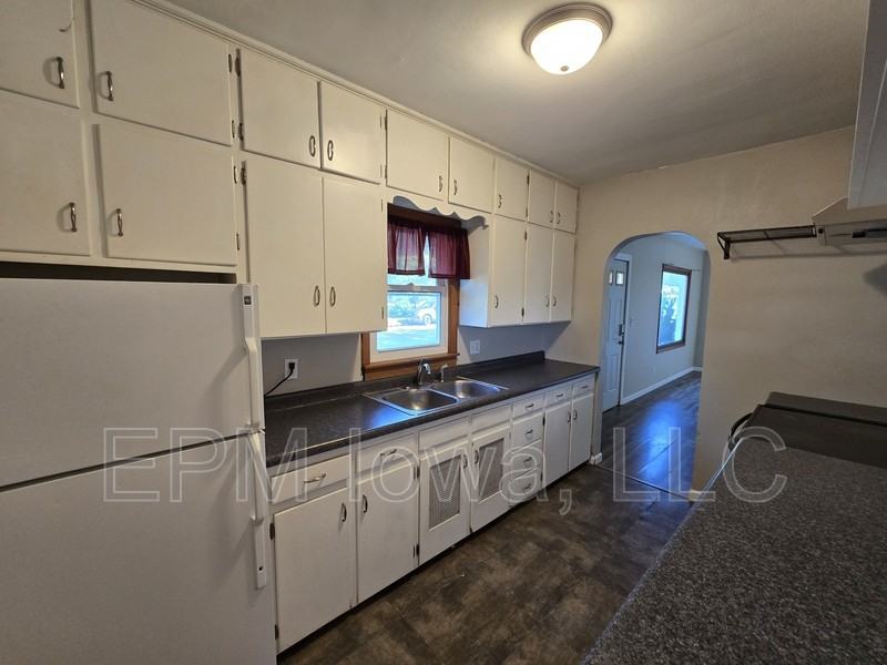 867 Maxwell St - Photo 4 of 21