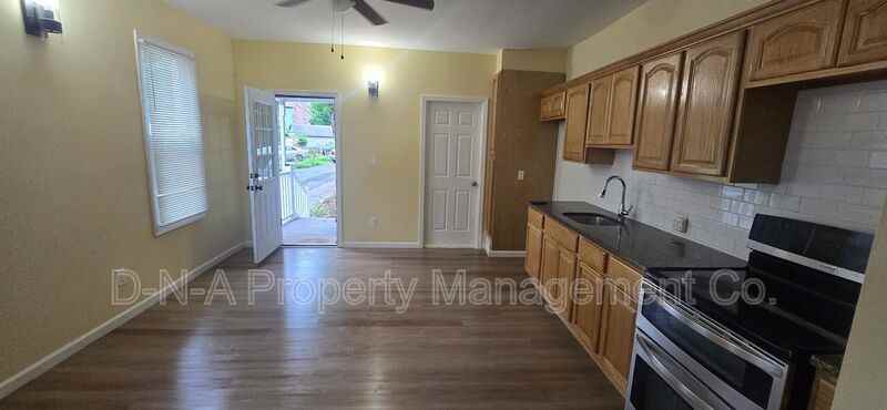 315 S Courtland St - Photo 5 of 11