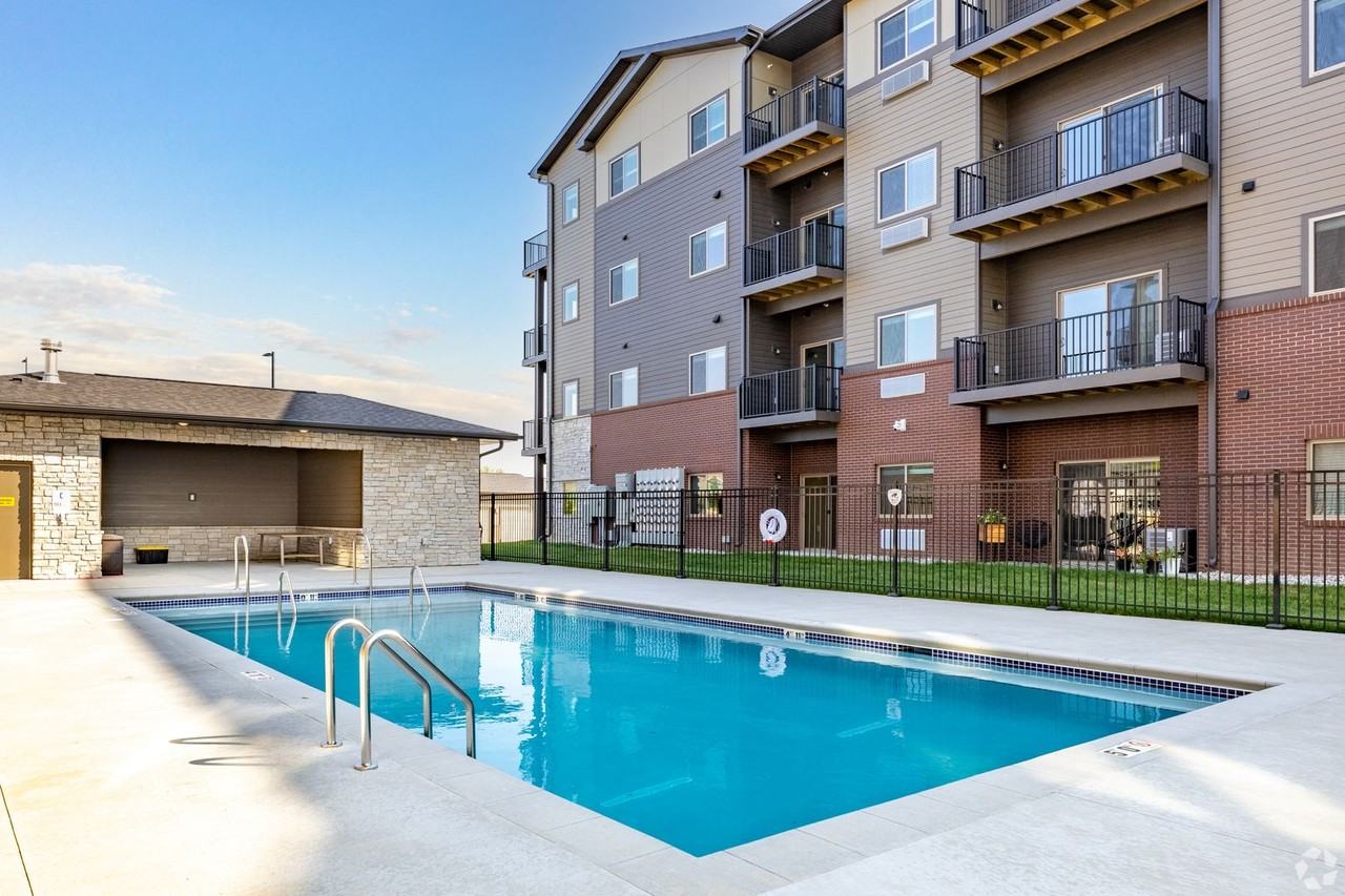 Horizon Apartments & Villas - Photo 2 of 34