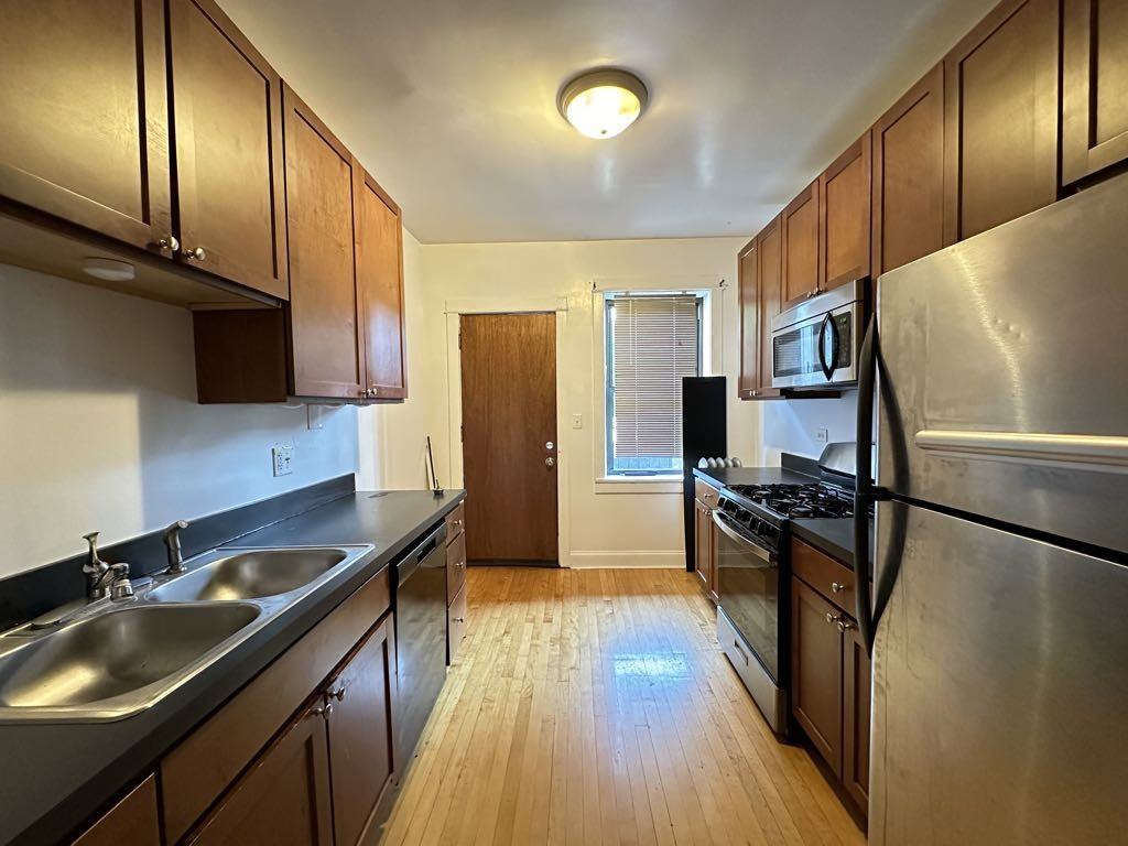 1949 W Cuyler Ave #1 - Photo 2 of 21