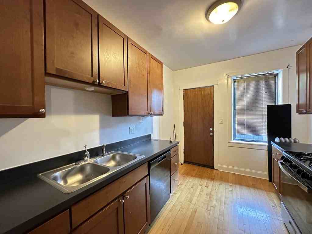 1949 W Cuyler Ave #1 - Photo 3 of 21