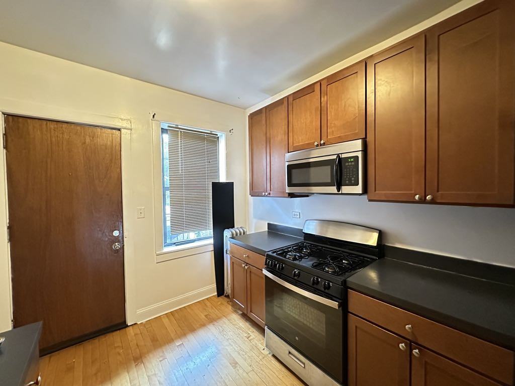 1949 W Cuyler Ave #1 - Photo 4 of 21