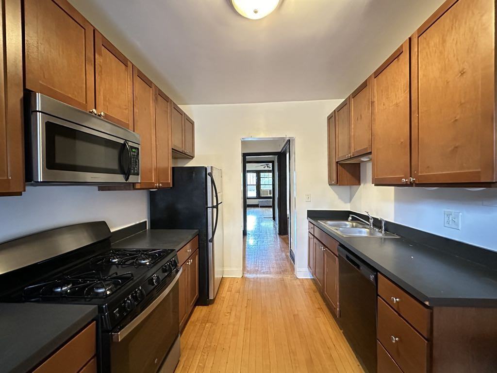 1949 W Cuyler Ave #1 - Photo 6 of 21