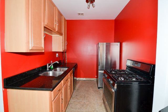 2412 W North Ave #4R - Photo 2 of 20