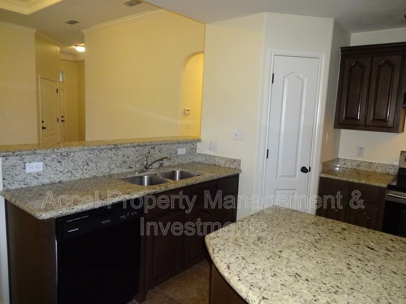 1906 Butkus Dr - Photo 3 of 14