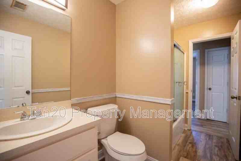 11036 Lee Rd - Photo 6 of 20