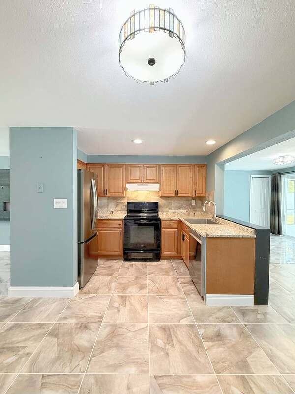 2055 Hyatt Dr - Photo 4 of 45