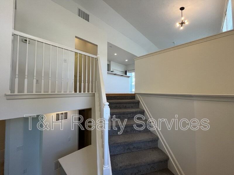 12691 Leah Ln - Photo 5 of 27