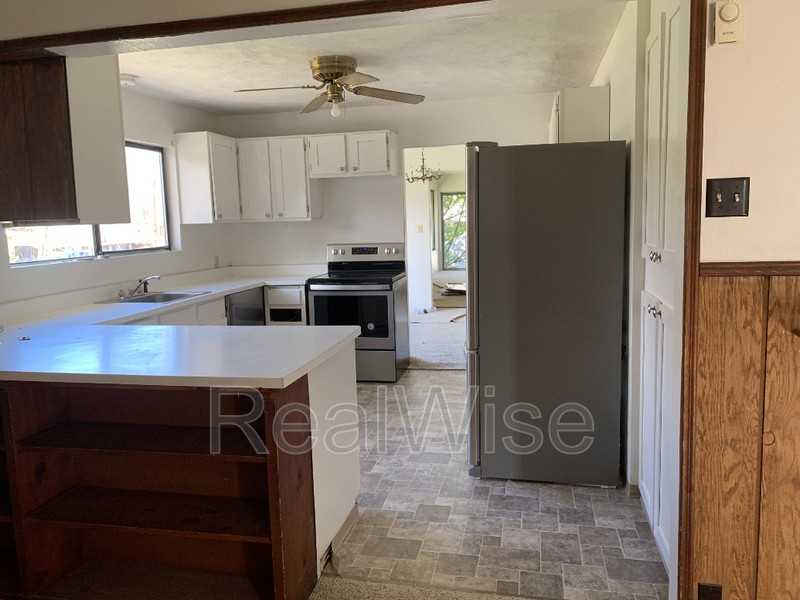 860 Glendale Ave - Photo 4 of 24