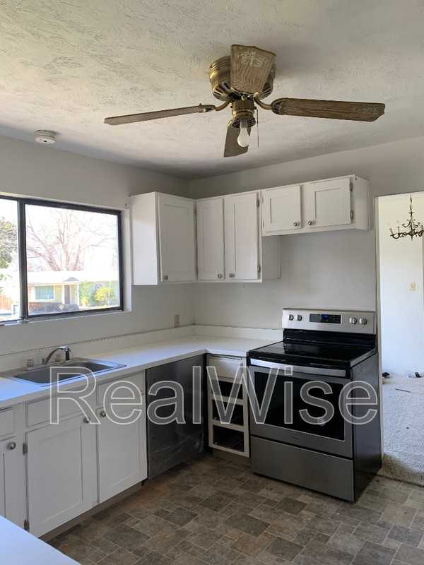 860 Glendale Ave - Photo 5 of 24