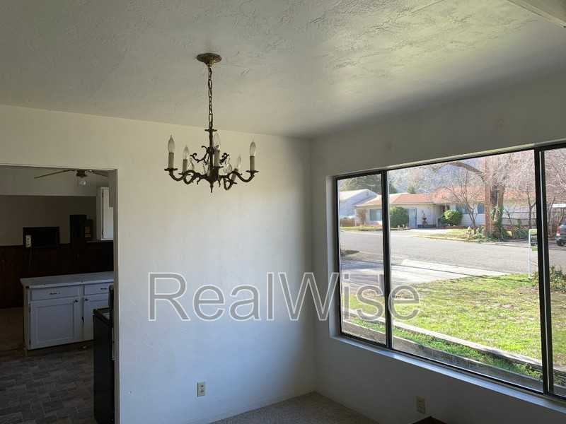860 Glendale Ave - Photo 7 of 24