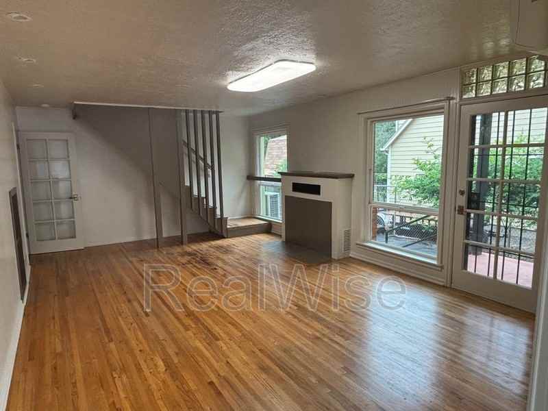 364 W Selmar Ct - Photo 3 of 22