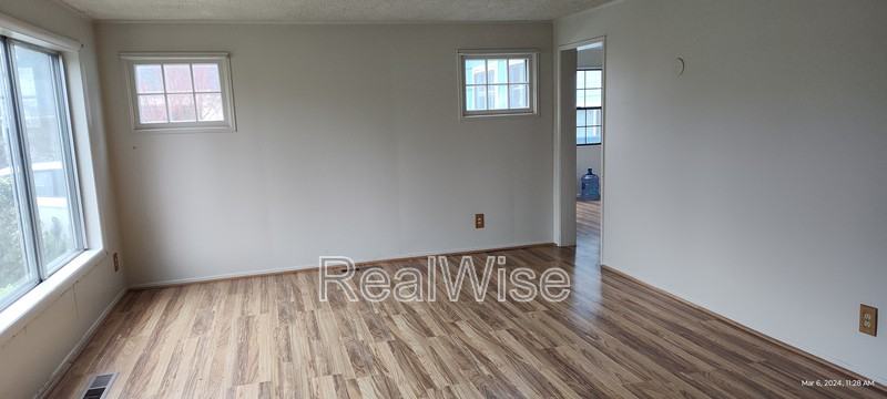 355 W Selmar Ct - Photo 5 of 30