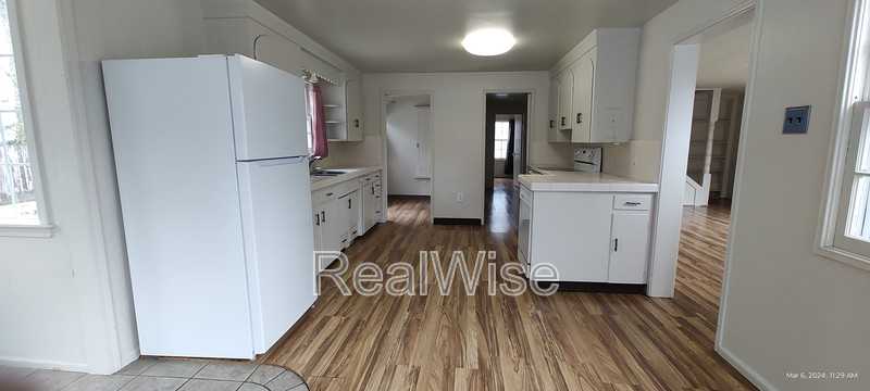 355 W Selmar Ct - Photo 6 of 30