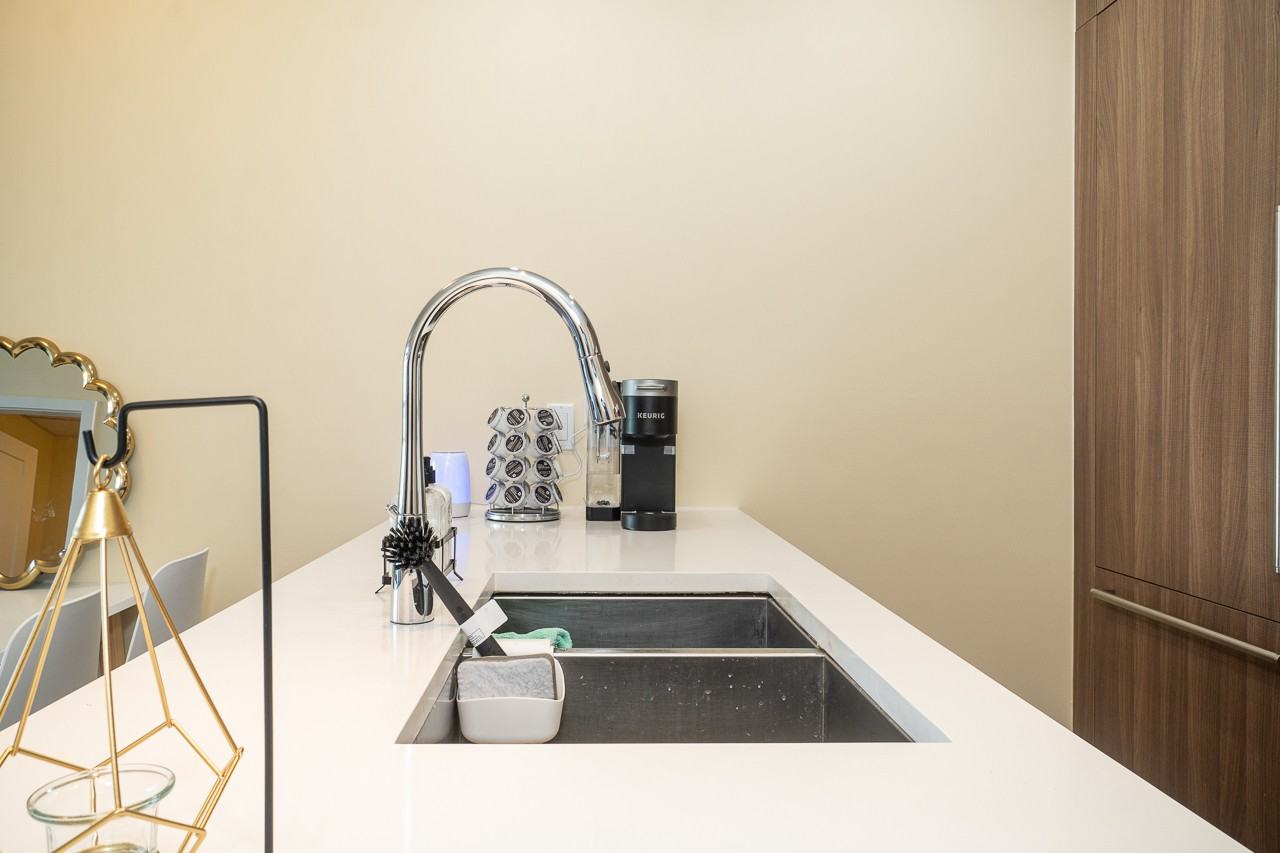2033 West 10th Avenue - Photo 9