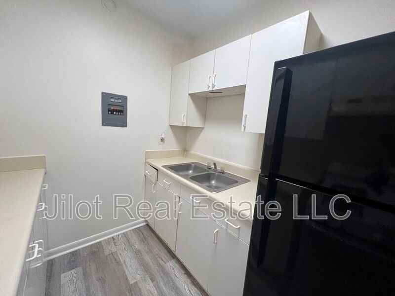 496 Holderness St Sw #18 - Photo 3 of 12