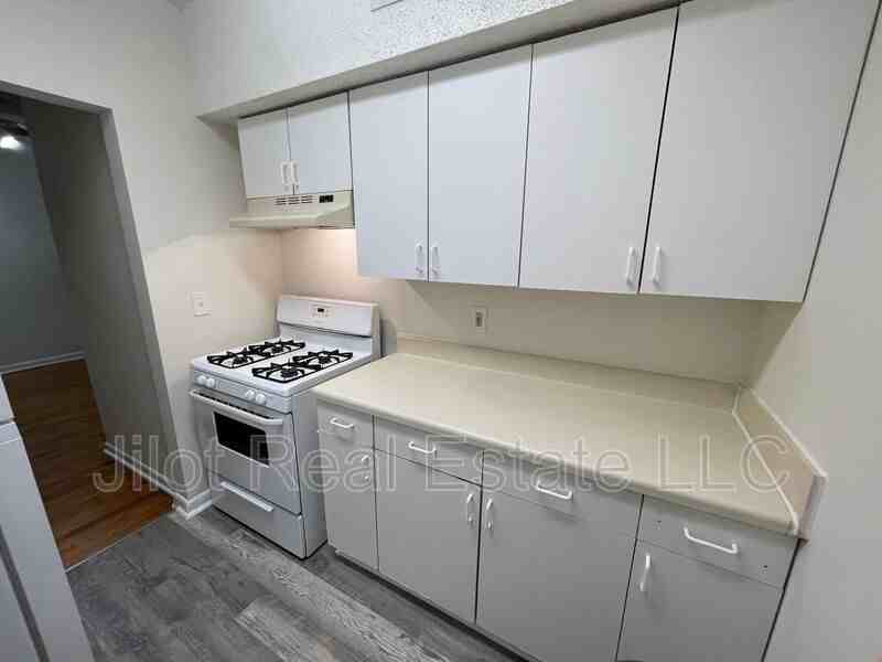 496 Holderness St Sw #18 - Photo 4 of 12