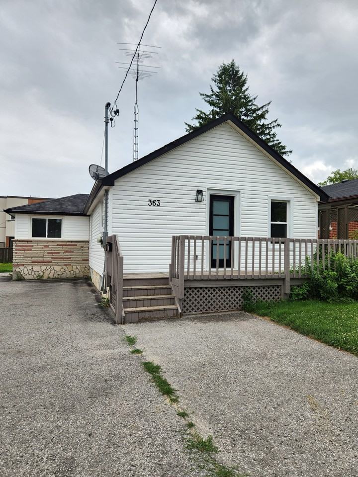 363 Adelaide Avenue West #2 - Photo 5 of 17