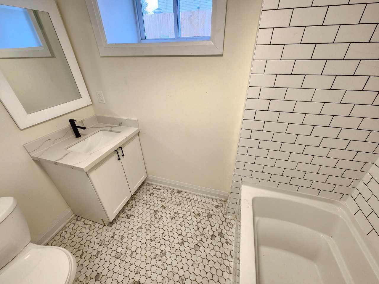363 Adelaide Avenue West #2 - Photo 6 of 17