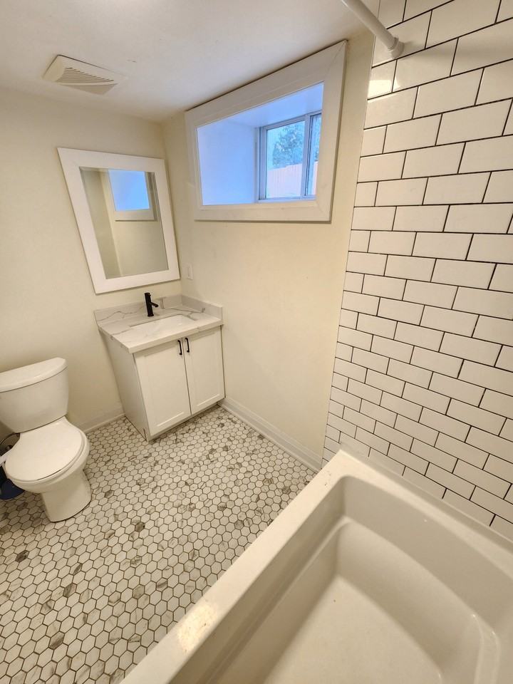 363 Adelaide Avenue West #2 - Photo 7 of 17