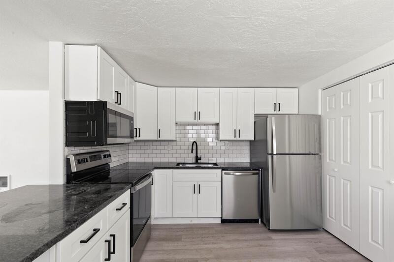1027 S Beeman St - Photo 2 of 24