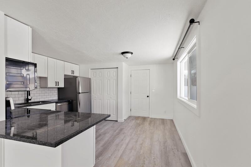 1027 S Beeman St - Photo 3 of 24