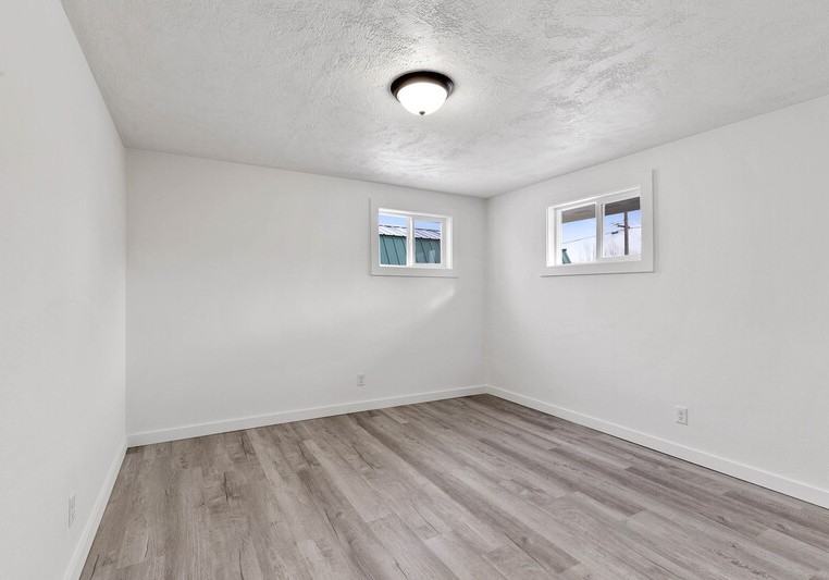 1027 S Beeman St - Photo 7 of 24