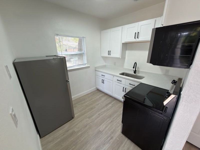 37 W 17th St - Photo 4 of 11