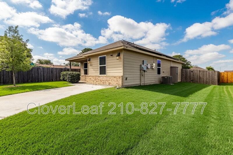 5806 Machaela Trce - Photo 2 of 29