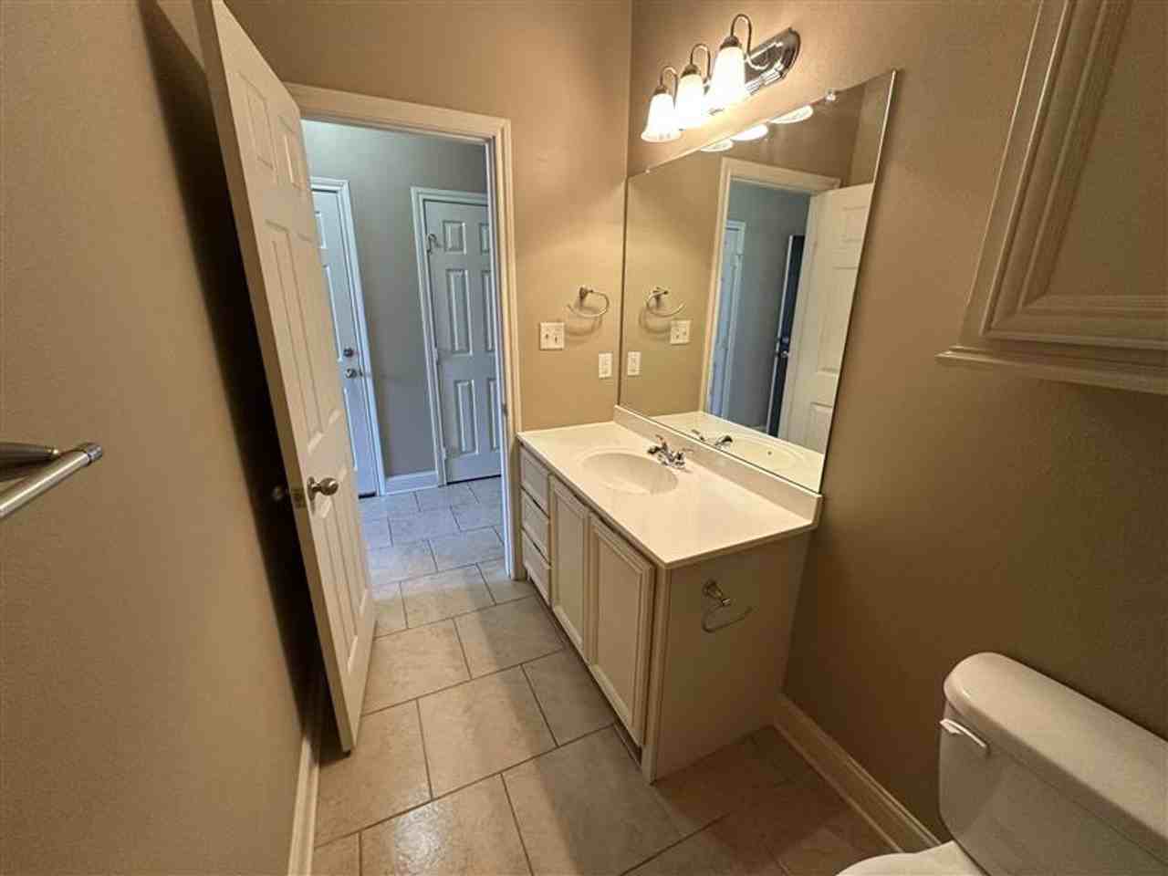 3946 Mobley Cir - Photo 7 of 23