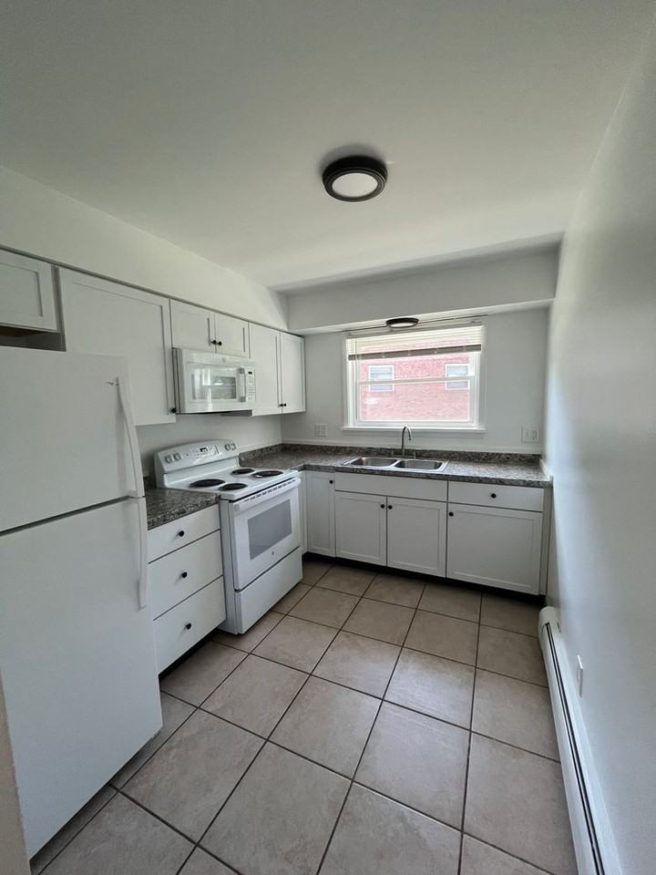 2594-2608 Dewey Ave - Photo 2 of 31