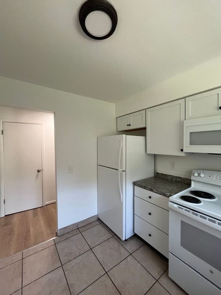 2594-2608 Dewey Ave - Photo 3 of 31