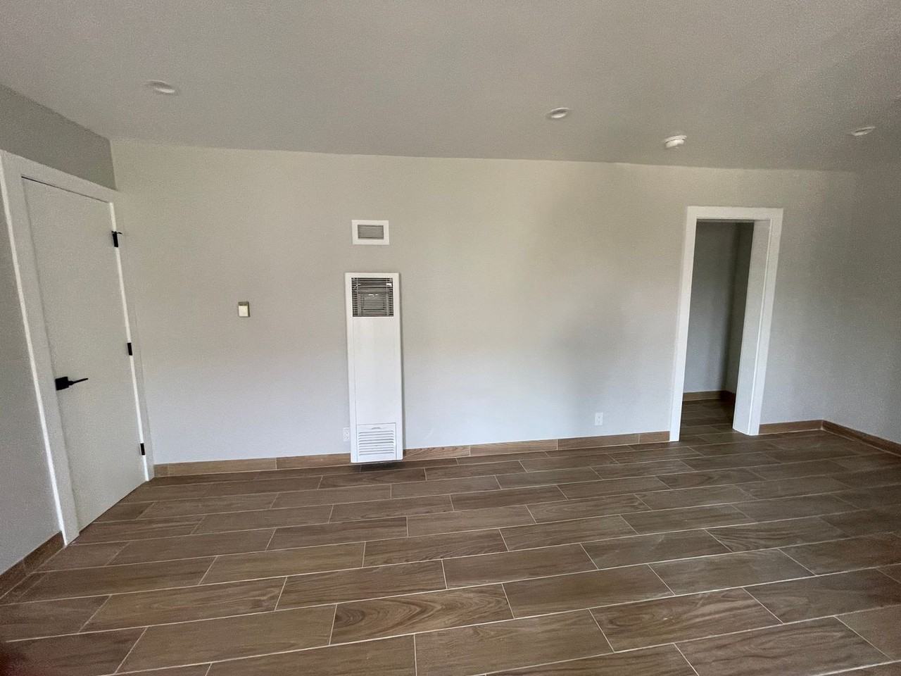 MANHATTAN LUXURY APARTMENTS LLC - Photo 2 of 12