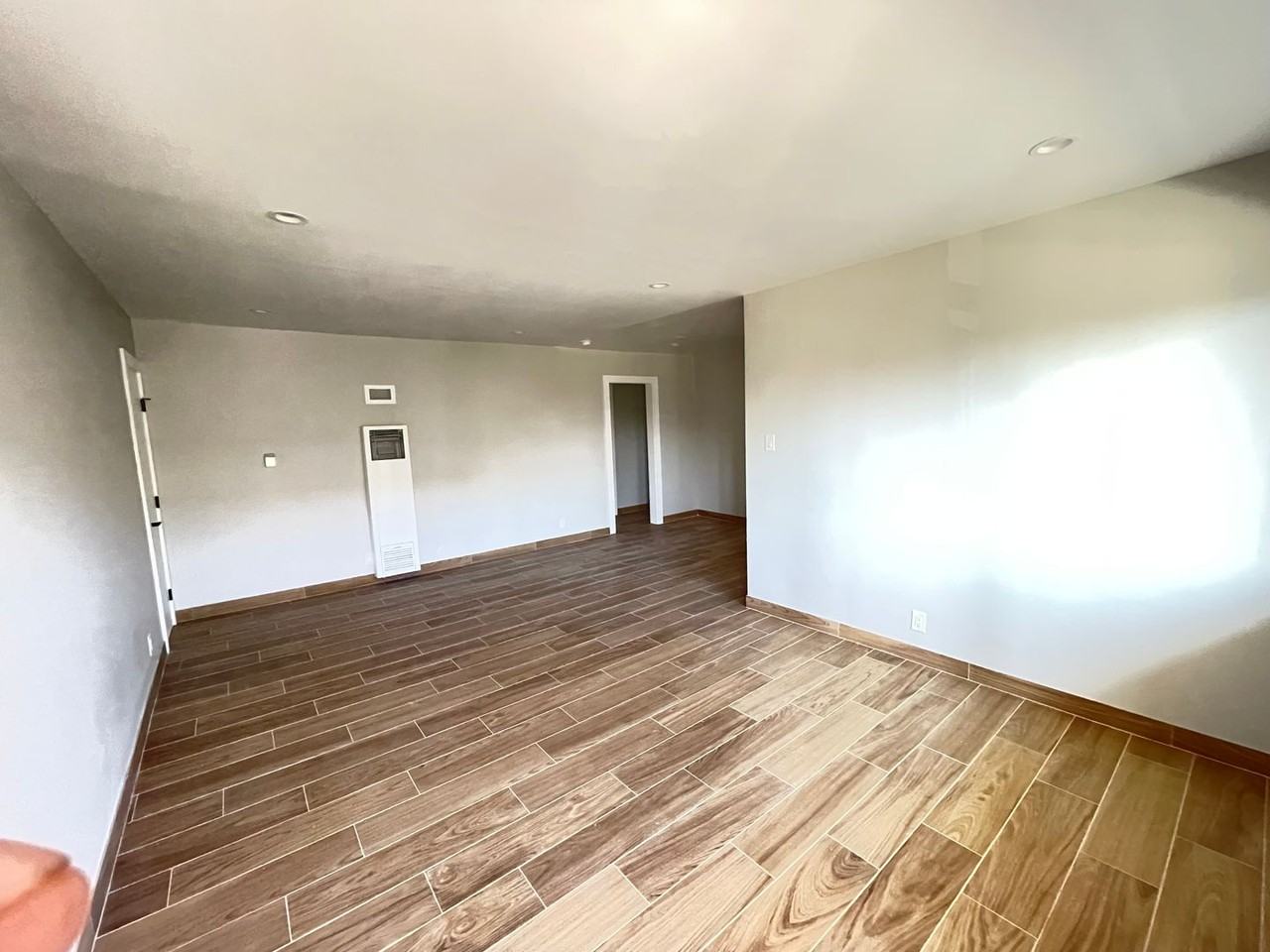 MANHATTAN LUXURY APARTMENTS LLC - Photo 3 of 12