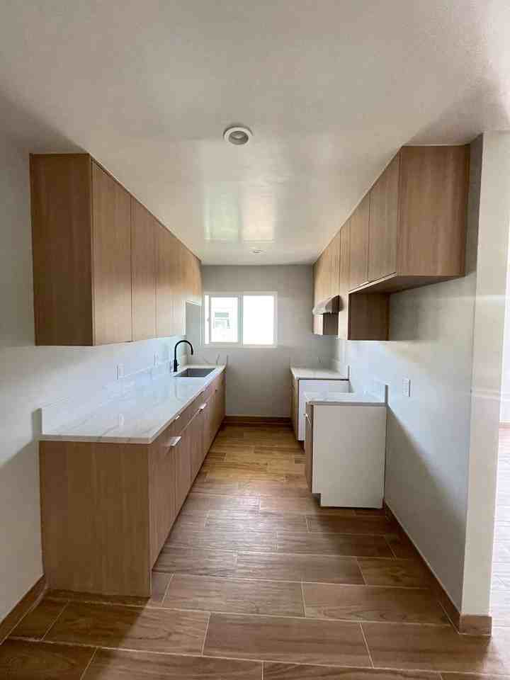 MANHATTAN LUXURY APARTMENTS LLC - Photo 5 of 12