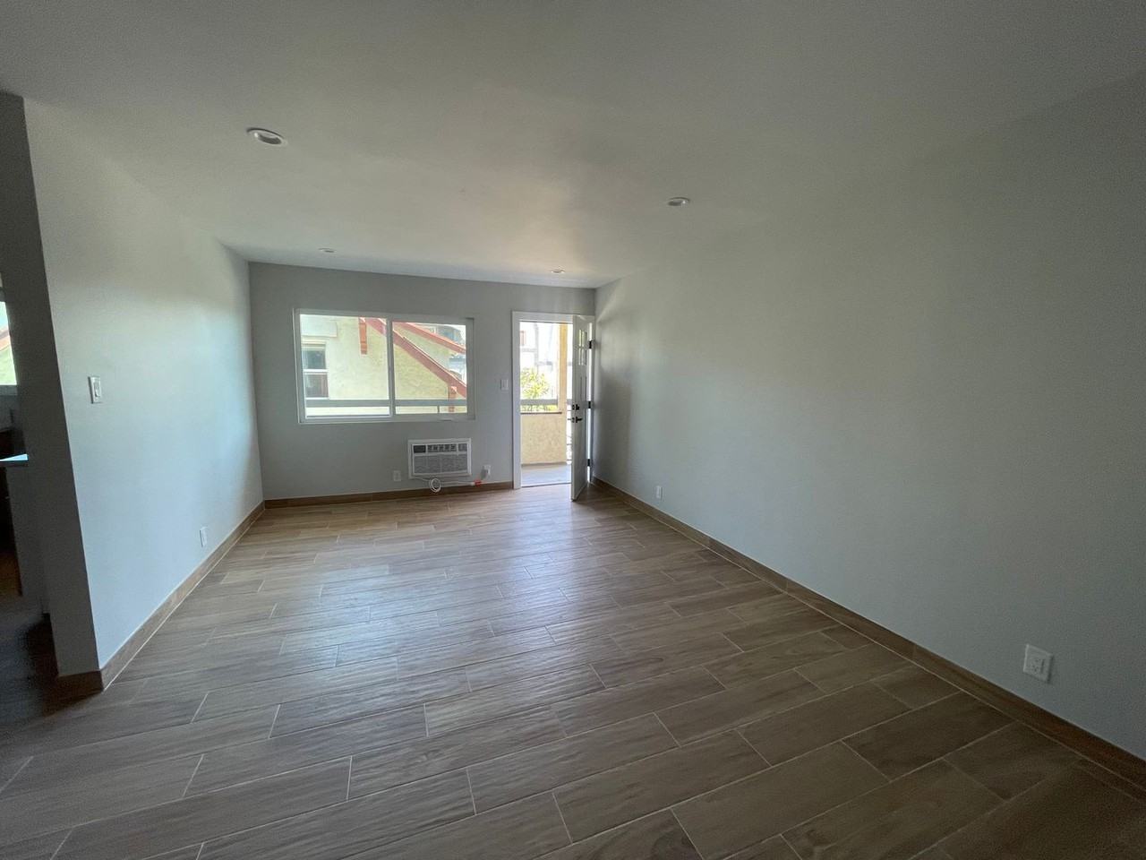 MANHATTAN LUXURY APARTMENTS LLC - Photo 6 of 12