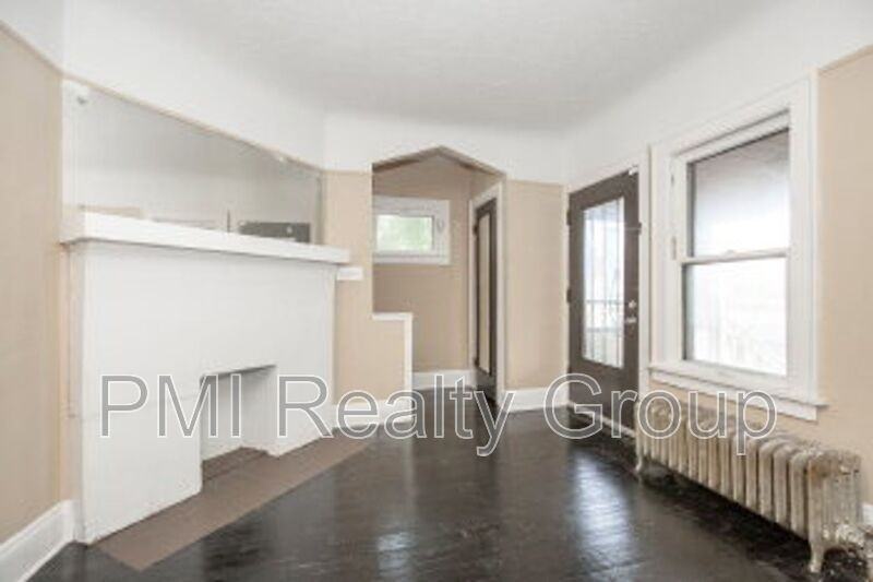 888 Evangeline Rd - Photo 2 of 30
