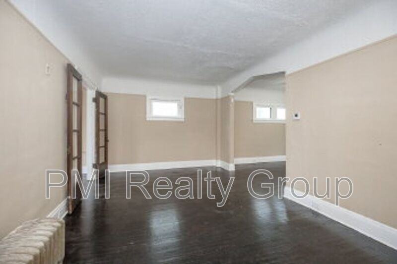 888 Evangeline Rd - Photo 3 of 30