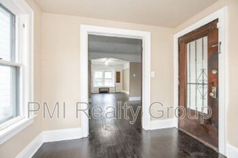 888 Evangeline Rd - Photo 6 of 30