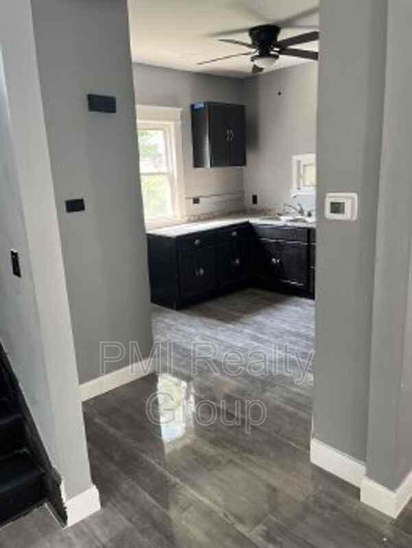 12203 Castlewood Ave - Photo 3 of 38