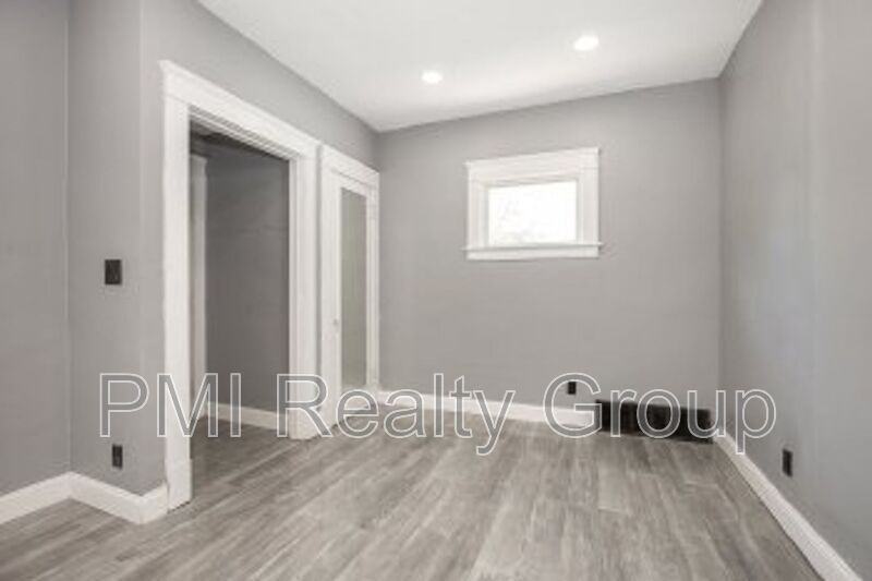 12203 Castlewood Ave - Photo 6 of 38
