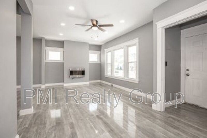 12203 Castlewood Ave - Photo 7 of 38