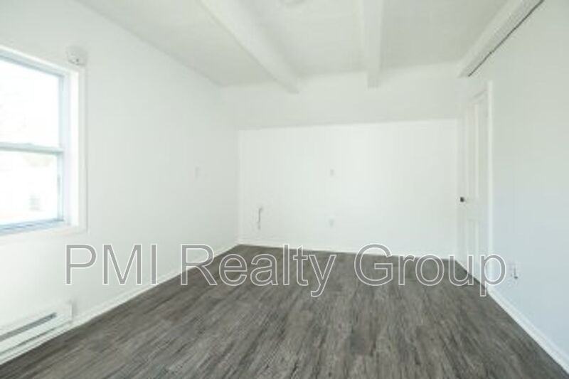 116 Water St #UP - Photo 2 of 11