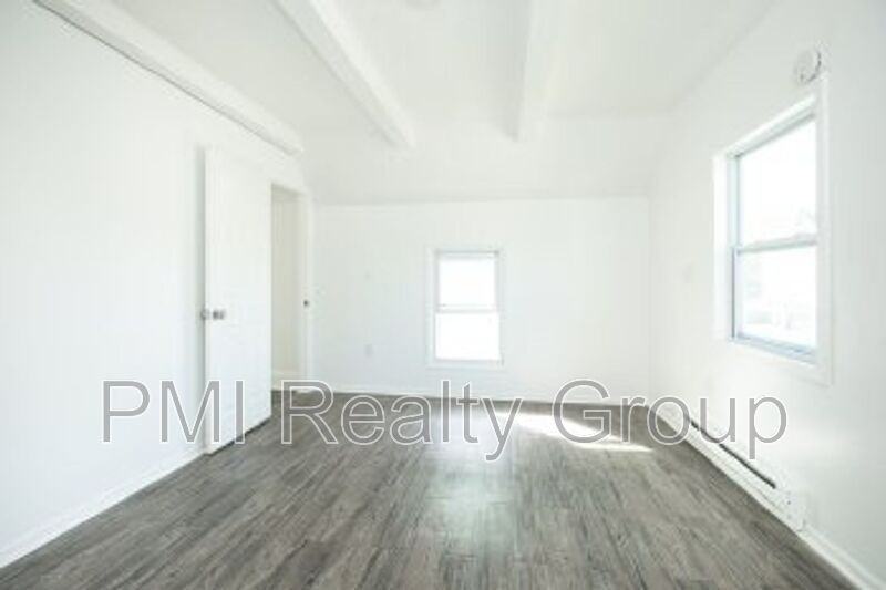 116 Water St #UP - Photo 3 of 11