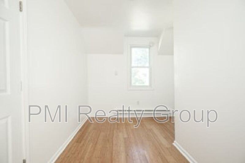 116 Water St #UP - Photo 4 of 11