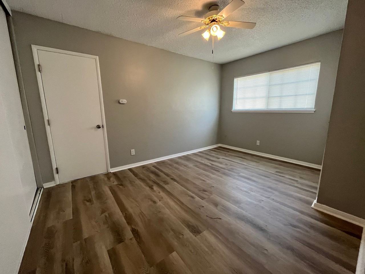 1212 Carson St - Photo 3 of 8