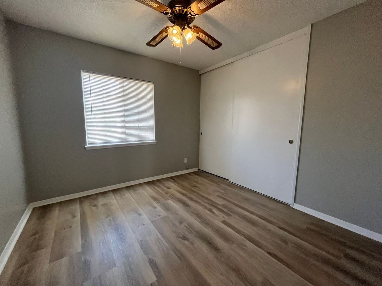 1212 Carson St - Photo 6 of 8