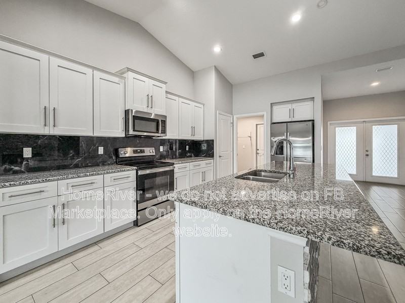 1242 Sw Medina Ave - Photo 2 of 23